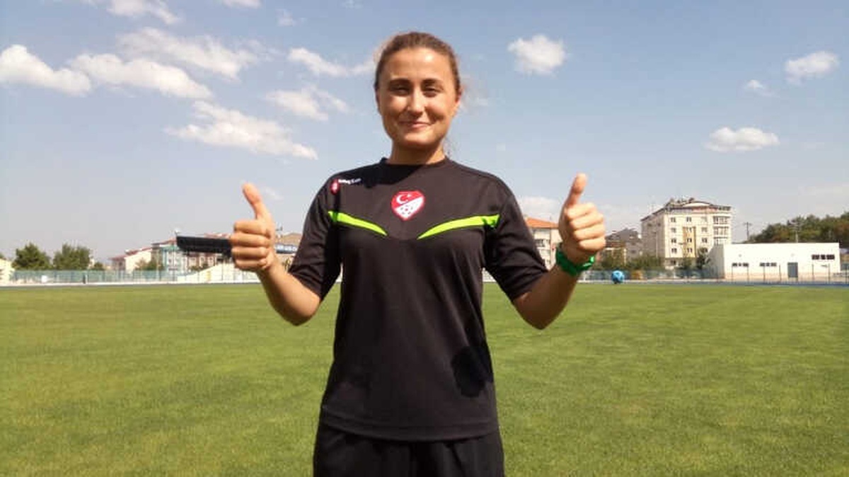 Mahalle Maçlarından Futbol Hakemliğine Uzanan Tutku