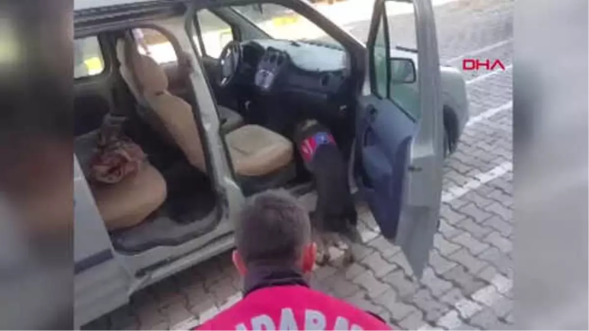 Van\'da Araçta 2 Kilo Eroin ile Tabanca Ele Geçirildi