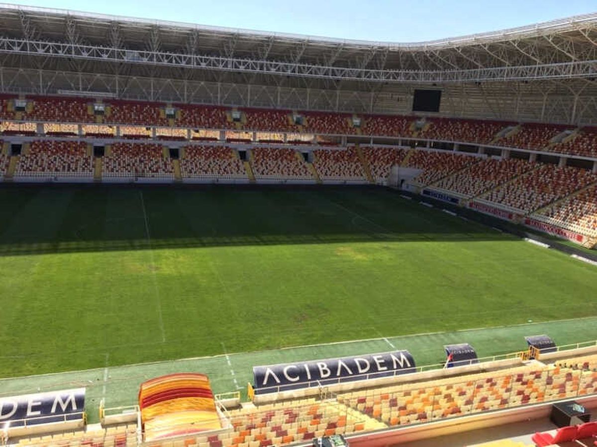 Yeni Malatya Stadyumu\'nun Çimleri de Mantar Hastalığına Teslim