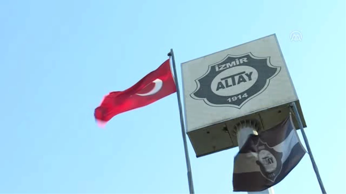 Alpay Özalan\'dan Altay\'a Moral Ziyareti