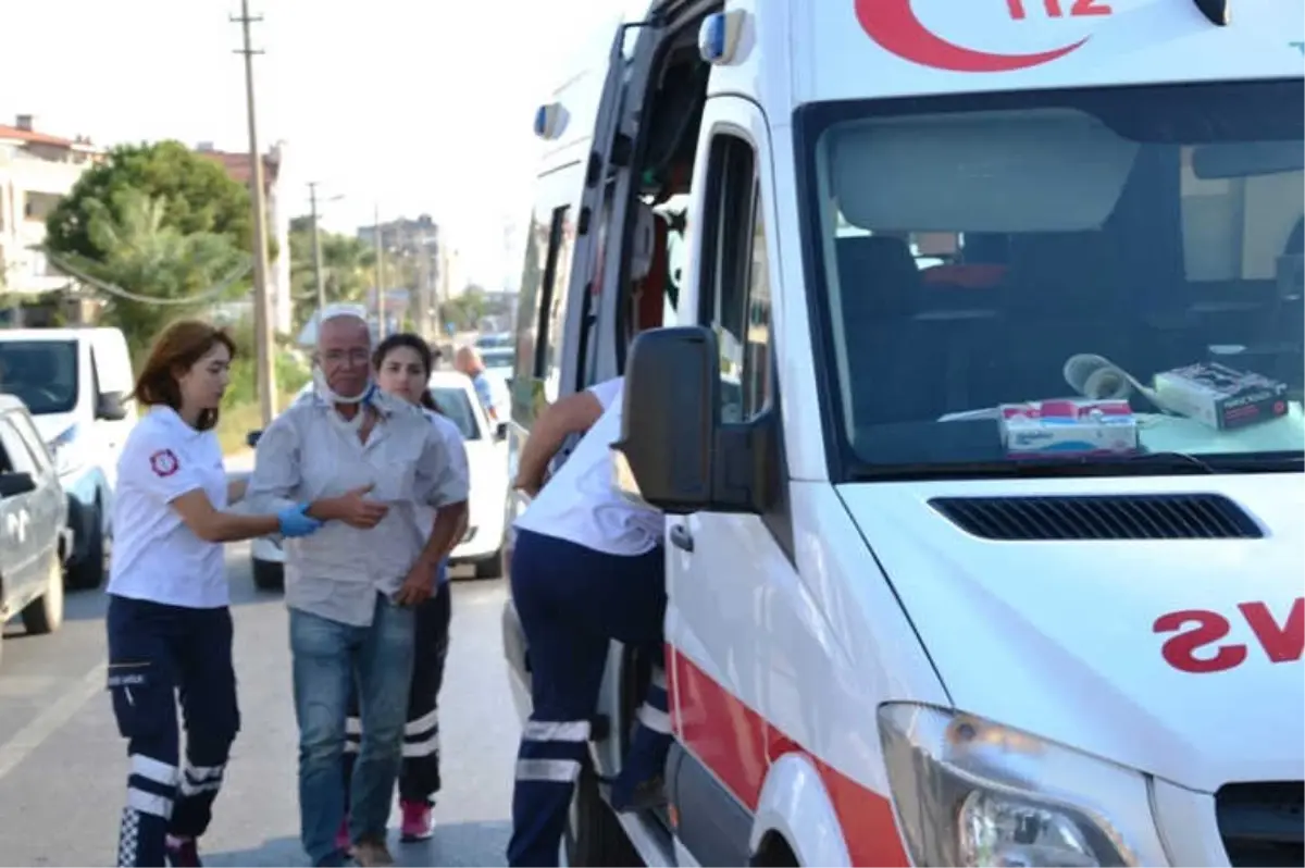 Ayvalık\'ta Motosiklet ile Otomobil Çarpıştı: 1 Yaralı