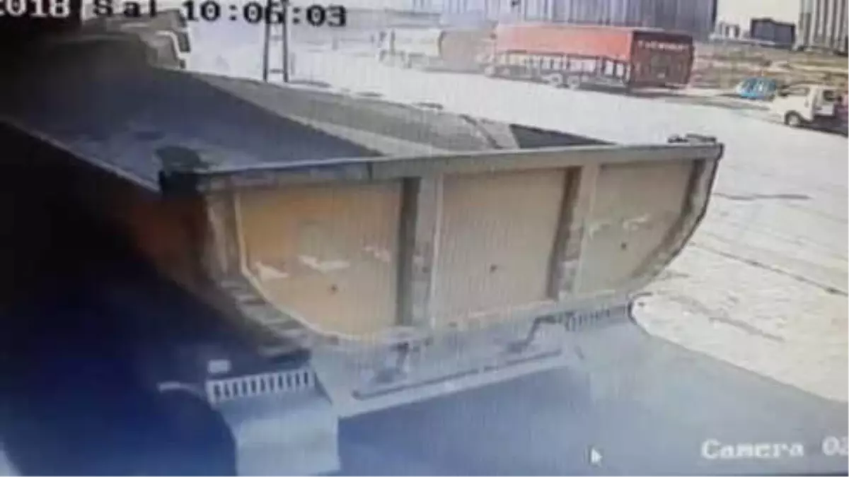 Başakşehir\'de Hafriyat Kamyonu Dehşeti Kamerada
