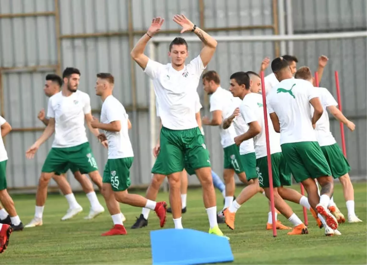 Bursaspor\'da Necid ve Kembo Yeniden Takıma Döndü