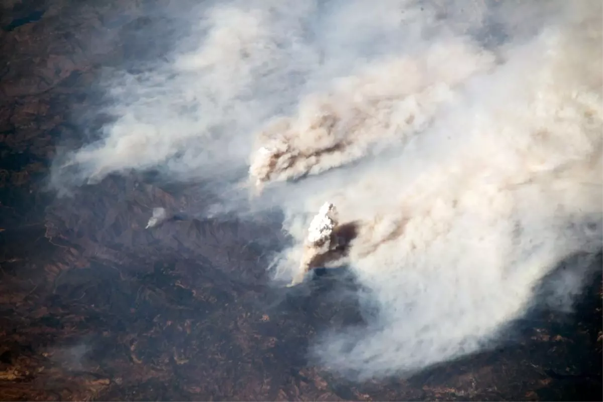 California\'nın Büyük Felaketi Uydudan Fotoğraflandı