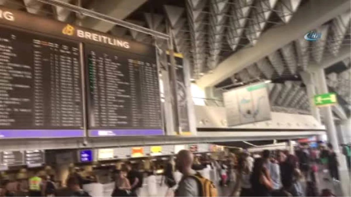 Frankfurt Havaalanı\'nda Güvenlik Alarmı- Havaalanından Yüzlerce Kişi Tahliye Edildi