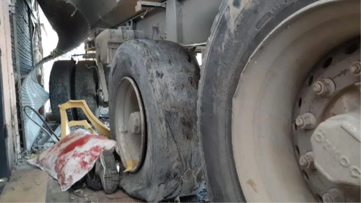 / Geniş Haber // Başakşehir\'de Ehliyetsiz Sürücü Hafriyat Kamyonuyla Dehşet Saçtı