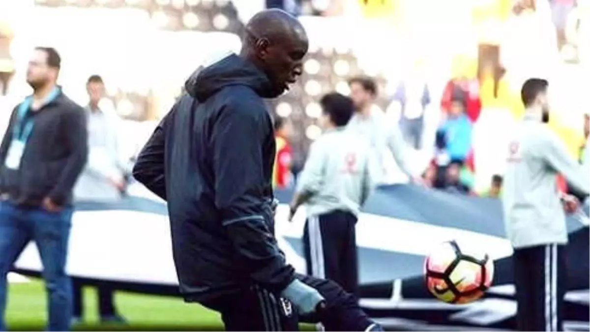 Irkçı Saldırıya Maruz Kalan Demba Ba\'ya Beşiktaş\'tan Destek