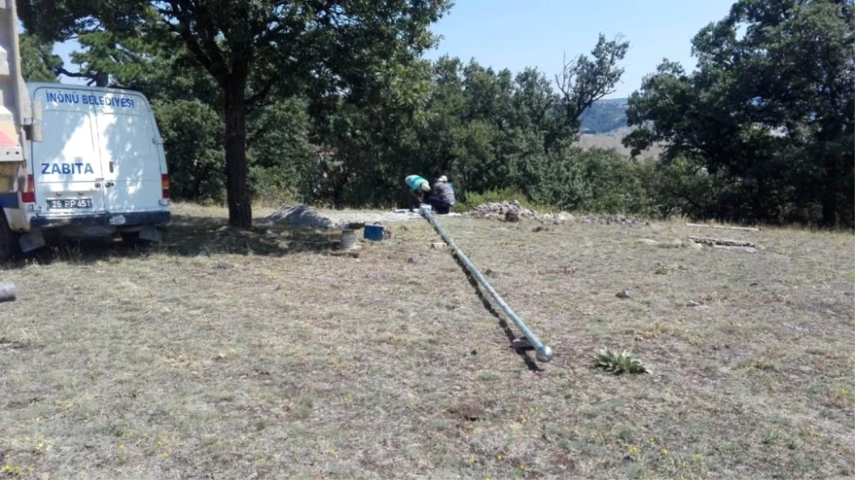 Mahallelinin Bayrak Direği Talebi Yerine Getirildi