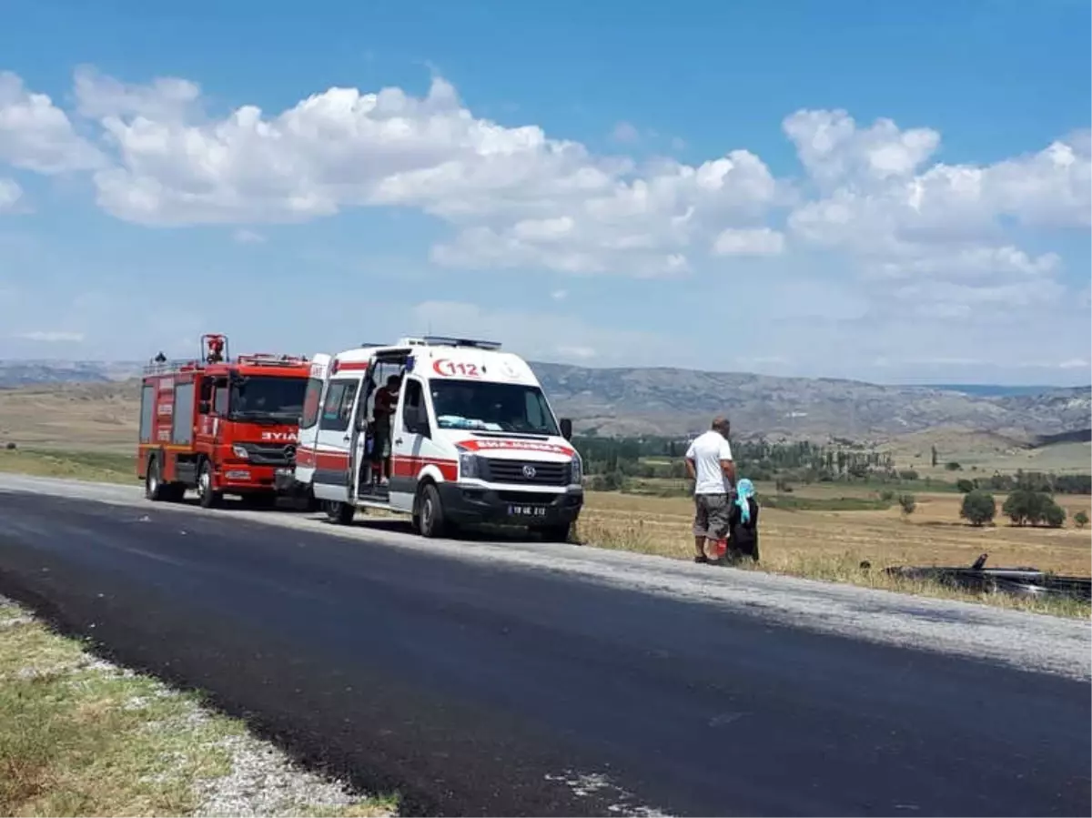 Otomobil Takla Atıp Tarlaya Uçtu : 6 Yaralı