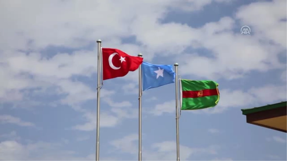 Somali Türk Görev Kuvveti Komutanlığı\'nda Mezuniyet Heyecanı