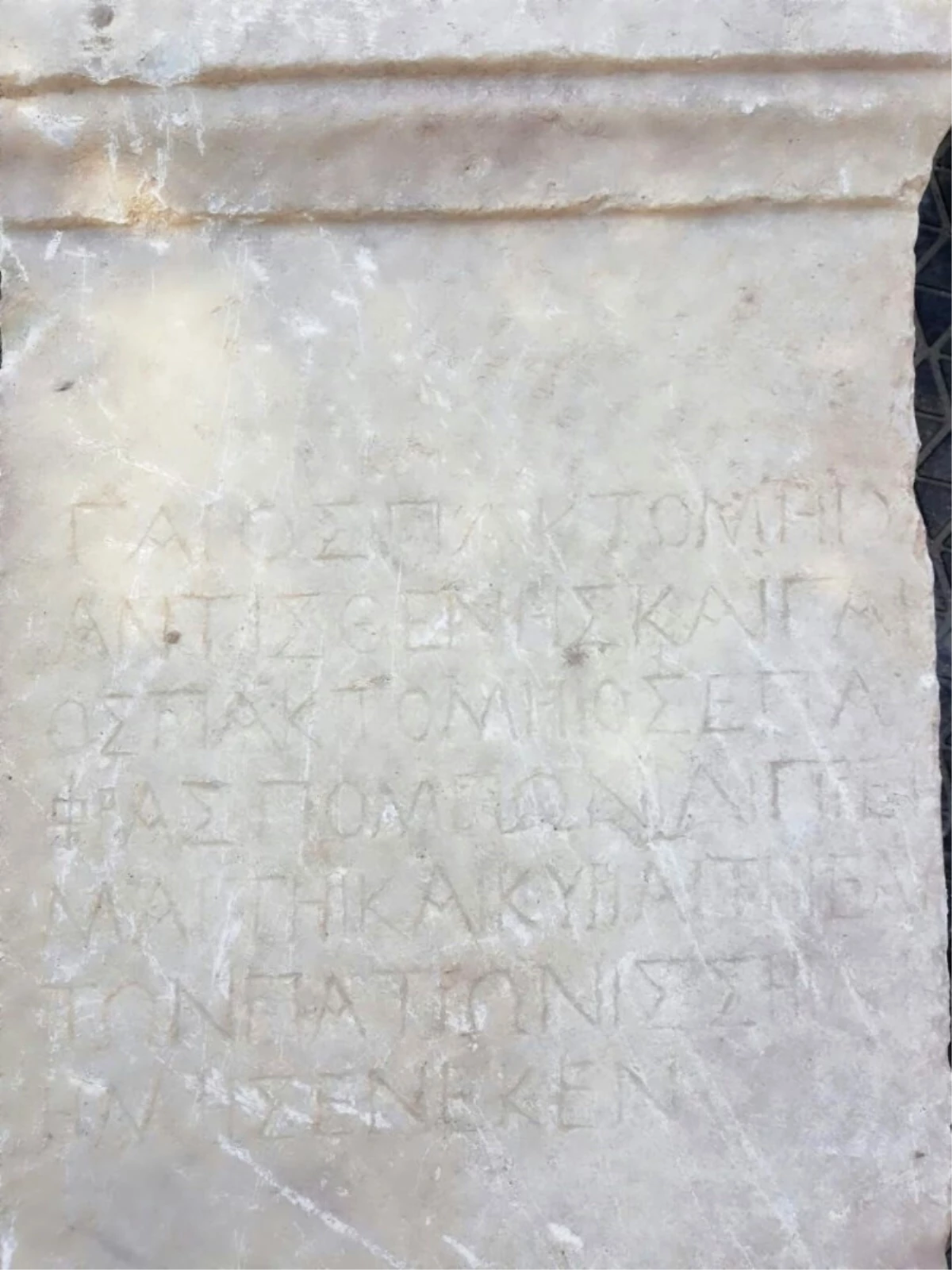Tarihi Eser Kaçakçıları Roma Dönemine Ait Mezar Taşı ile Yakalandı