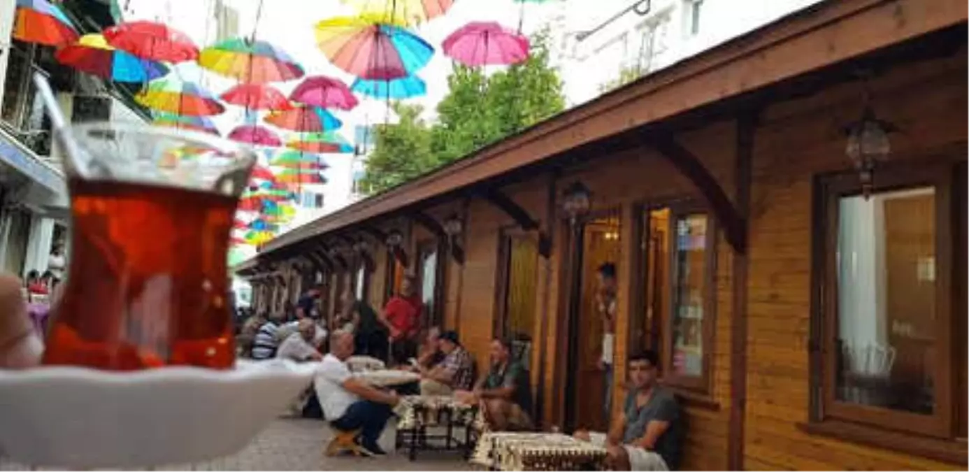 Tunceli\'de Çay Ocakları Sokağı, Şemsiyeli Sokak Oldu