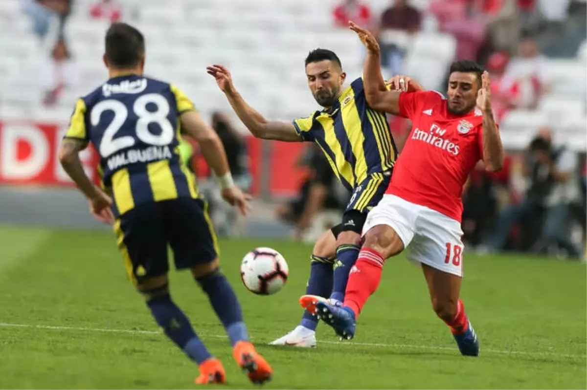 UEFA Şampiyonlar Ligi: Benfica: 0 - Fenerbahçe: 0 (İlk Yarı)