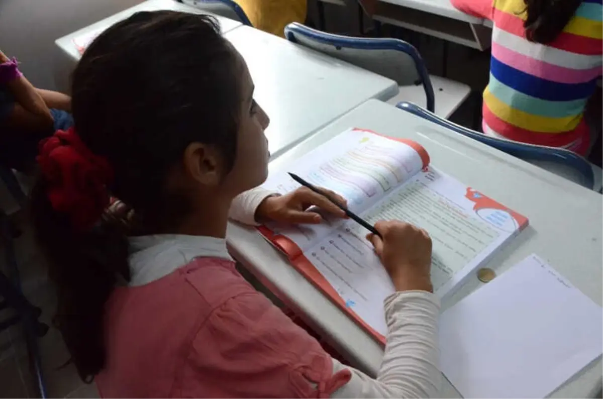 Veliler Bahçeye, Çocuklar Derse