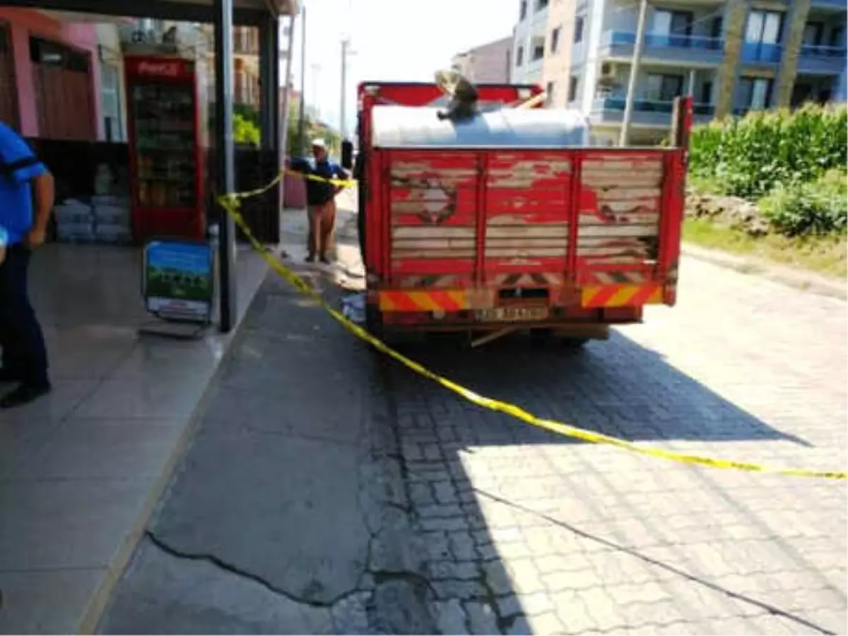 Yaşlı Kadının Kamyonun Altında Kalarak Öldüğü Kaza, Güvenlik Kamerasında