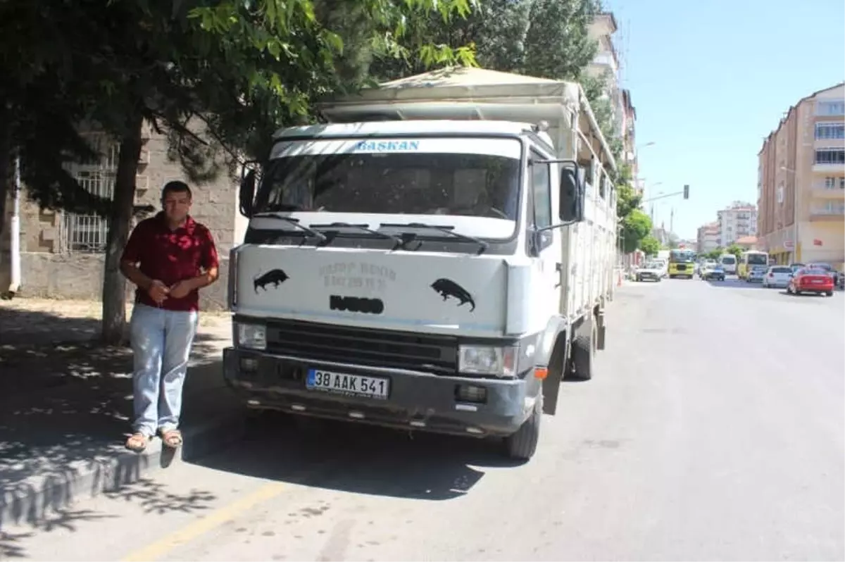 Dolarlarınızı Bozdurun\' Çağrısına Aracını Devlete Bağışlayarak Destek Verdi