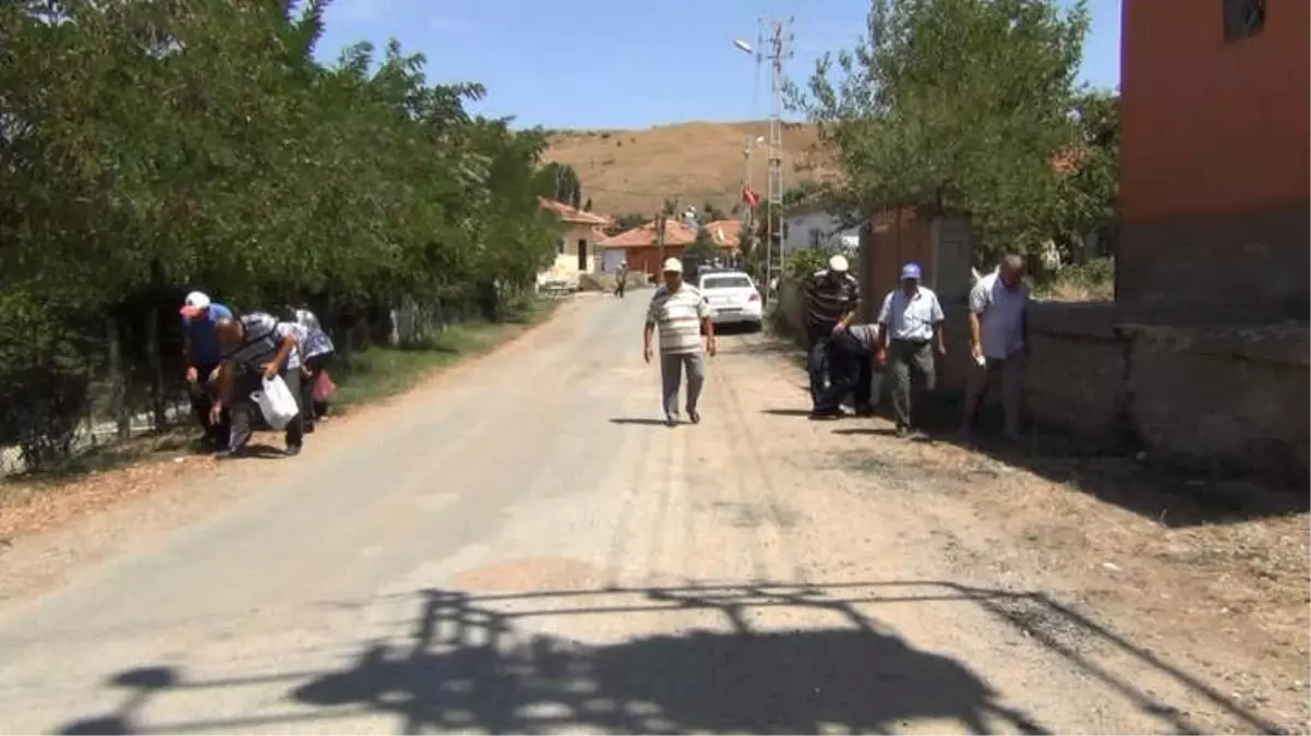 Köyleri Temiz Kalsın Diye Seferber Oldular