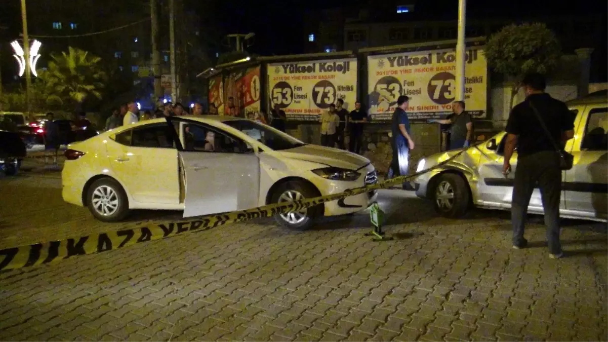 Polisin \'Dur\' İhtarına Uymayan Otomobilden Kuru Sıkı Tabanca Çıktı