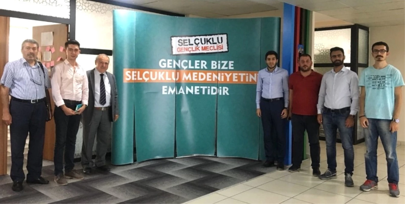 Prof. Dr. Hilmi Özden\'den Başarılı Türkmen Öğrencilere Seminer