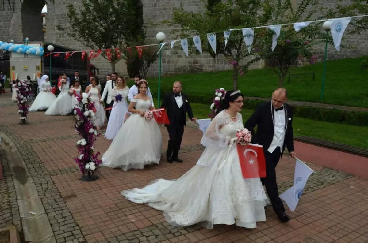 22 Çiftin Nikâhı Aynı Günde Kıyıldı