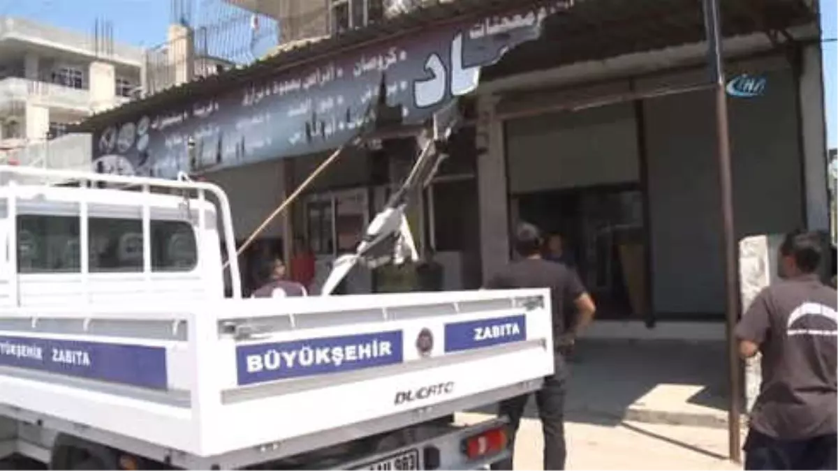 Adana\'da Arapça Tabela, Poster ve Afişler Kaldırıldı