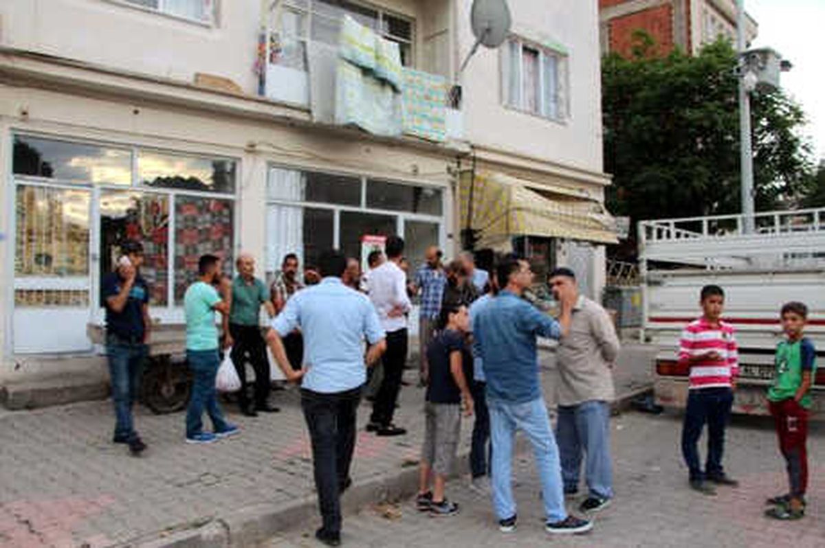 Afganlı Mülteci, Ayakkabı Tamircisini Bıçakladı