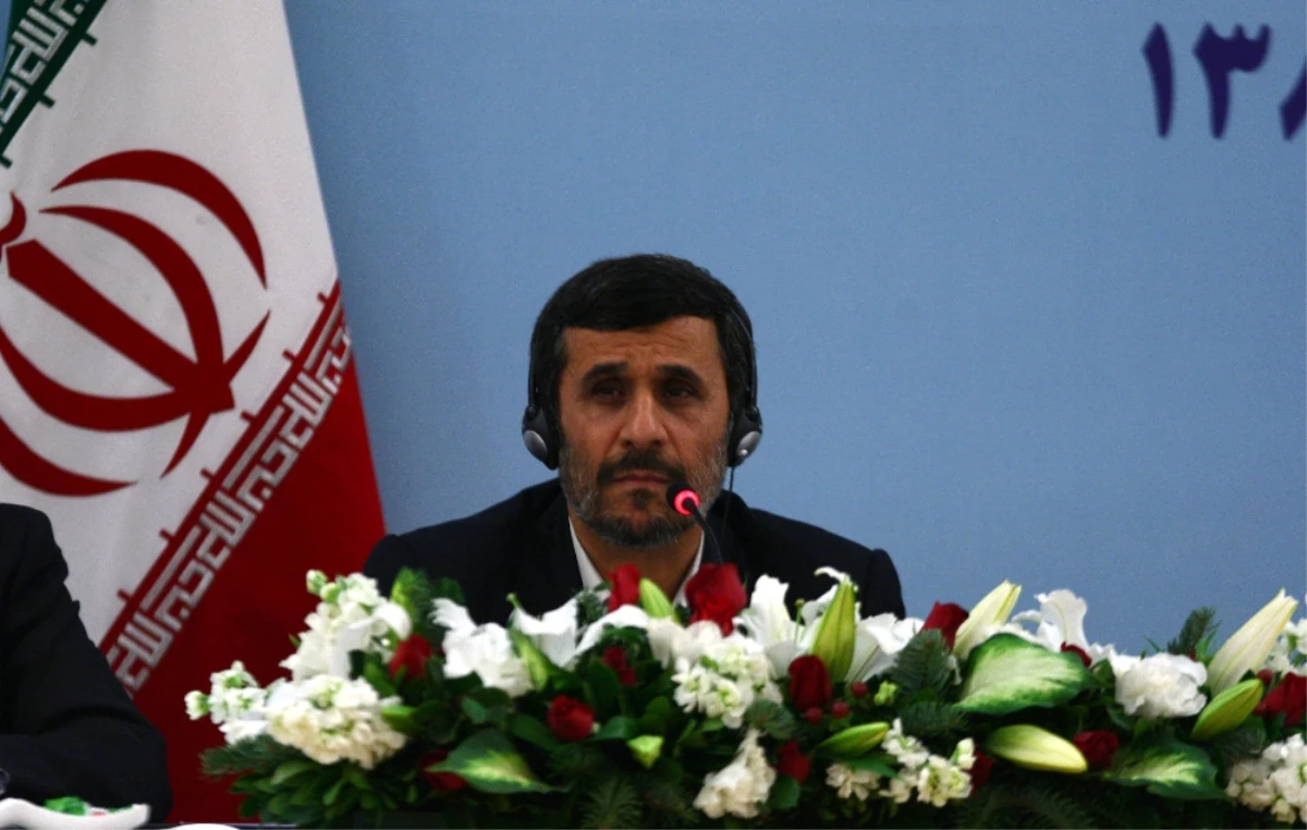 Ahmedinejad\'dan Ruhani\'ye İstifa Çağrısı
