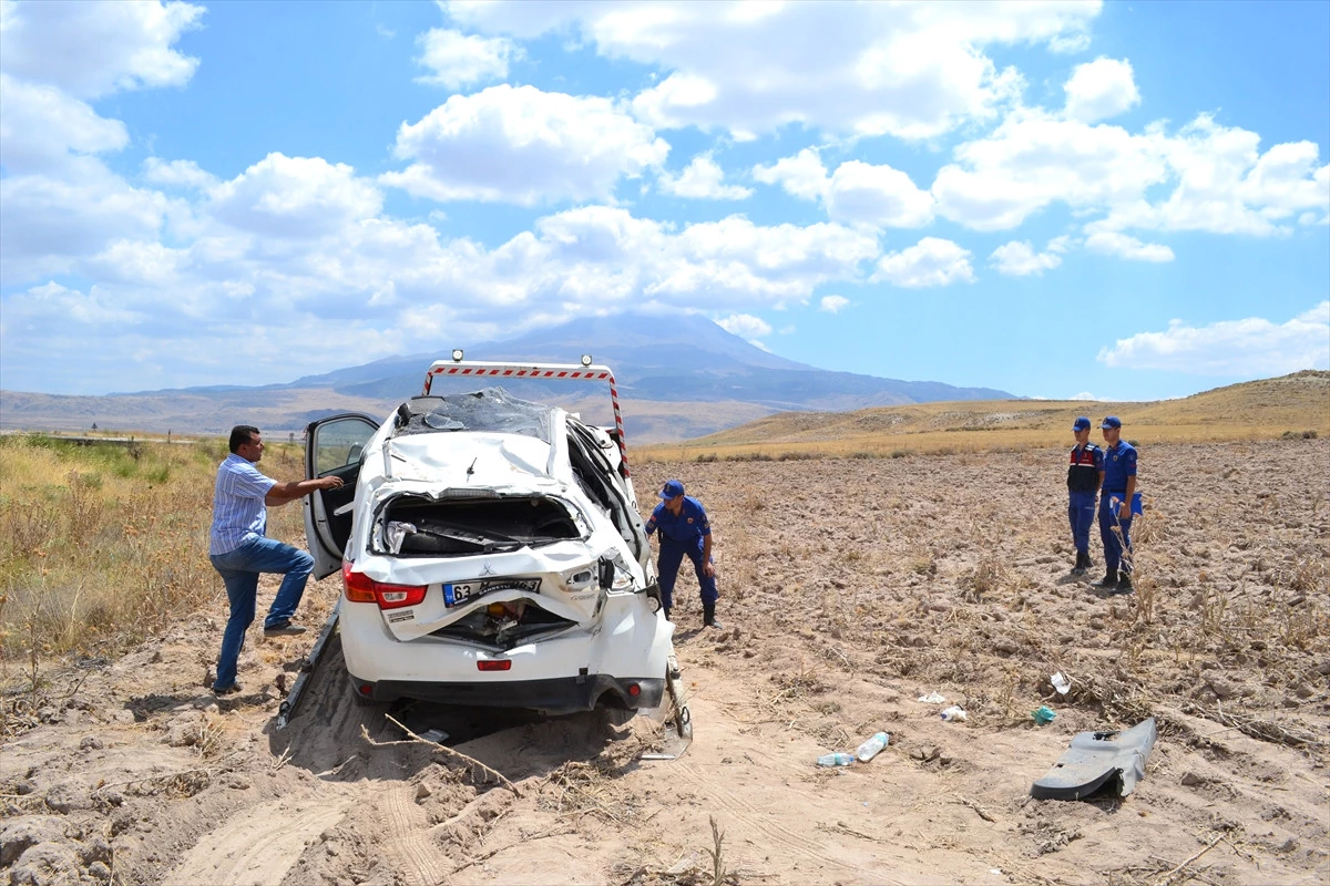 Aksaray\'da Otomobil Devrildi: 5 Yaralı