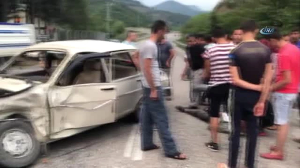 Andırın\'da Trafik Kazası: 3 Yaralı