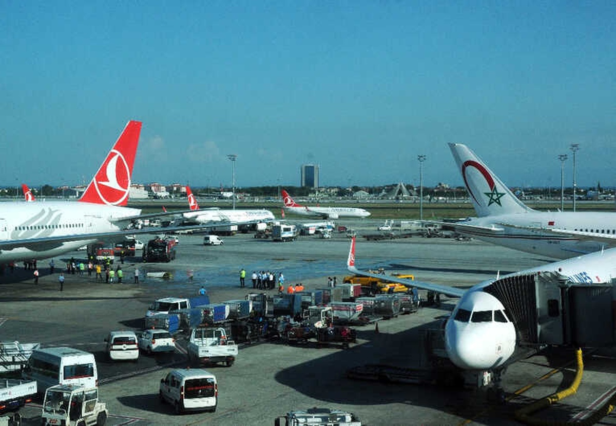 Atatürk Havalimanı\'nda İki Uçak Çarpıştı