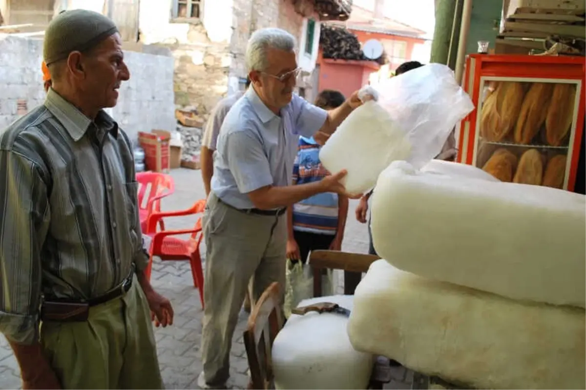 Aydın\'da Havalar Kurak Gidince Kar Karaborsa Oldu