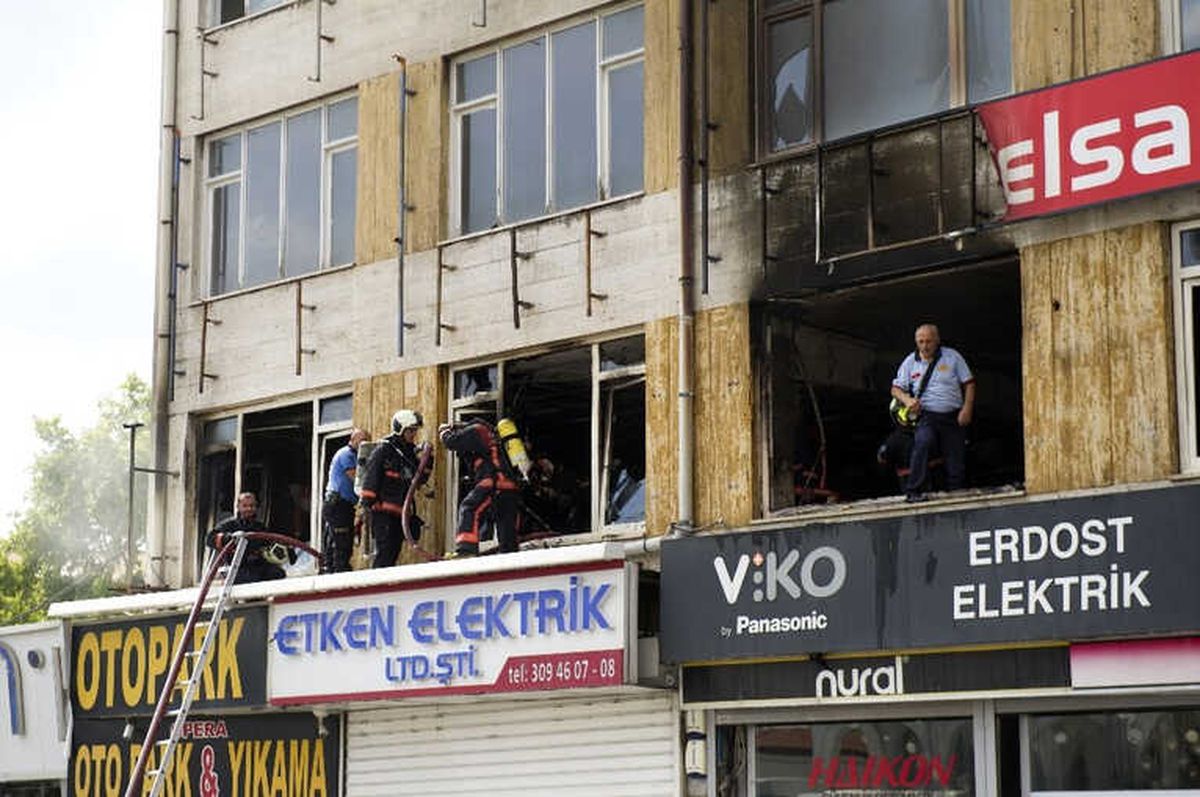Başkent\'te Elektrik Malzemesi Satan İş Yerinde Yangın