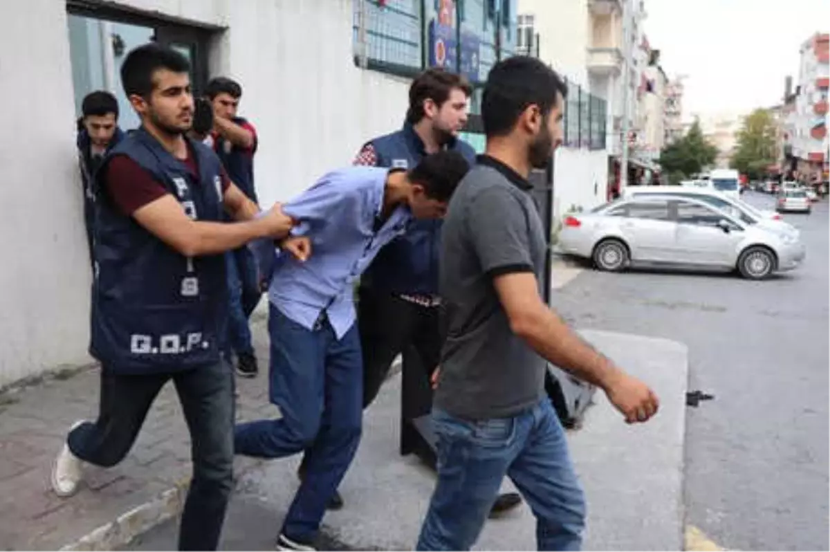 Geniş Haber) - Gaziosmanpaşa\'daki Kanlı Bakkal Soygunuyla İlgili 3 Kişi Yakalandı