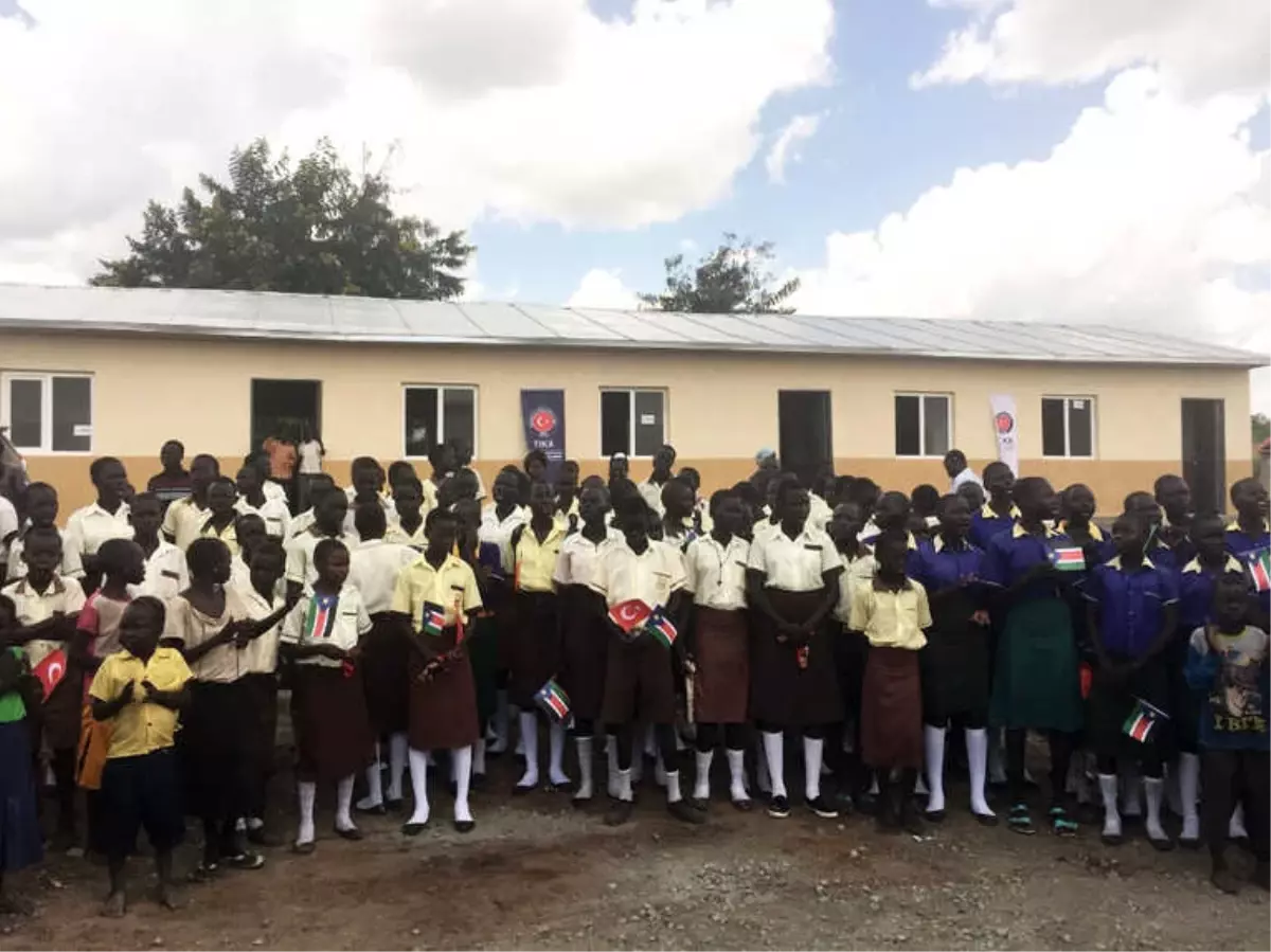 Güney Sudanlı Öğrenciler Yeni Okullarına Kavuştu