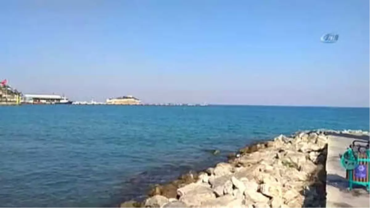 Kuşadası\'nda Göçmenleri Taşıyan Bot Alabora Oldu: 9 Ölü