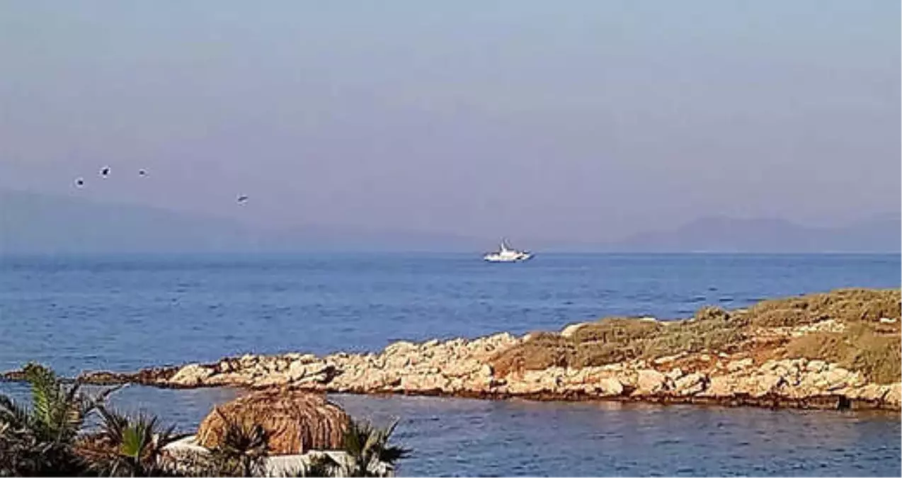 Kuşadası\'nda, Göçmenleri Taşıyan Bot Alabora Oldu: 9 Kişi Can Verdi