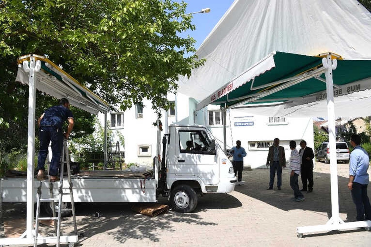 Muş Belediyesinden Cami Avlularına Tente