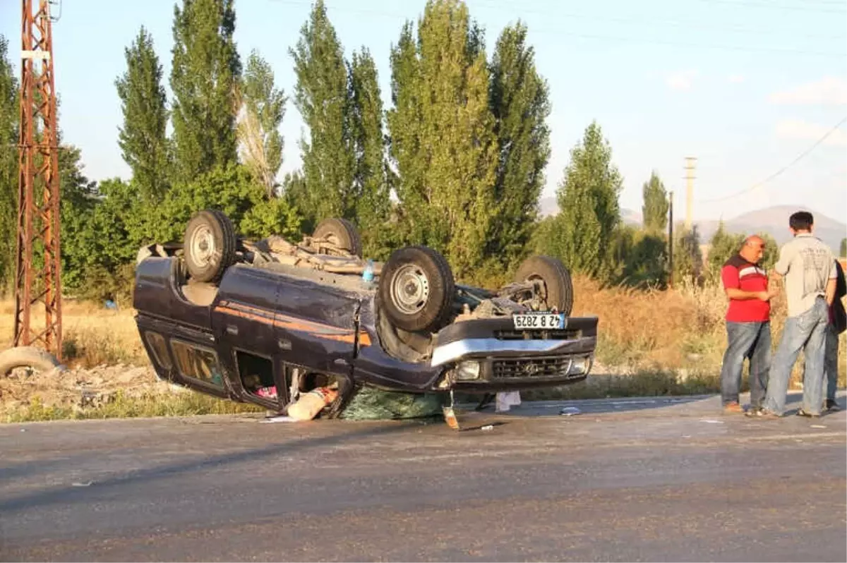 Otomobille Kamyonetin Çarpıştığı Kaza Güvenlik Kamerasında