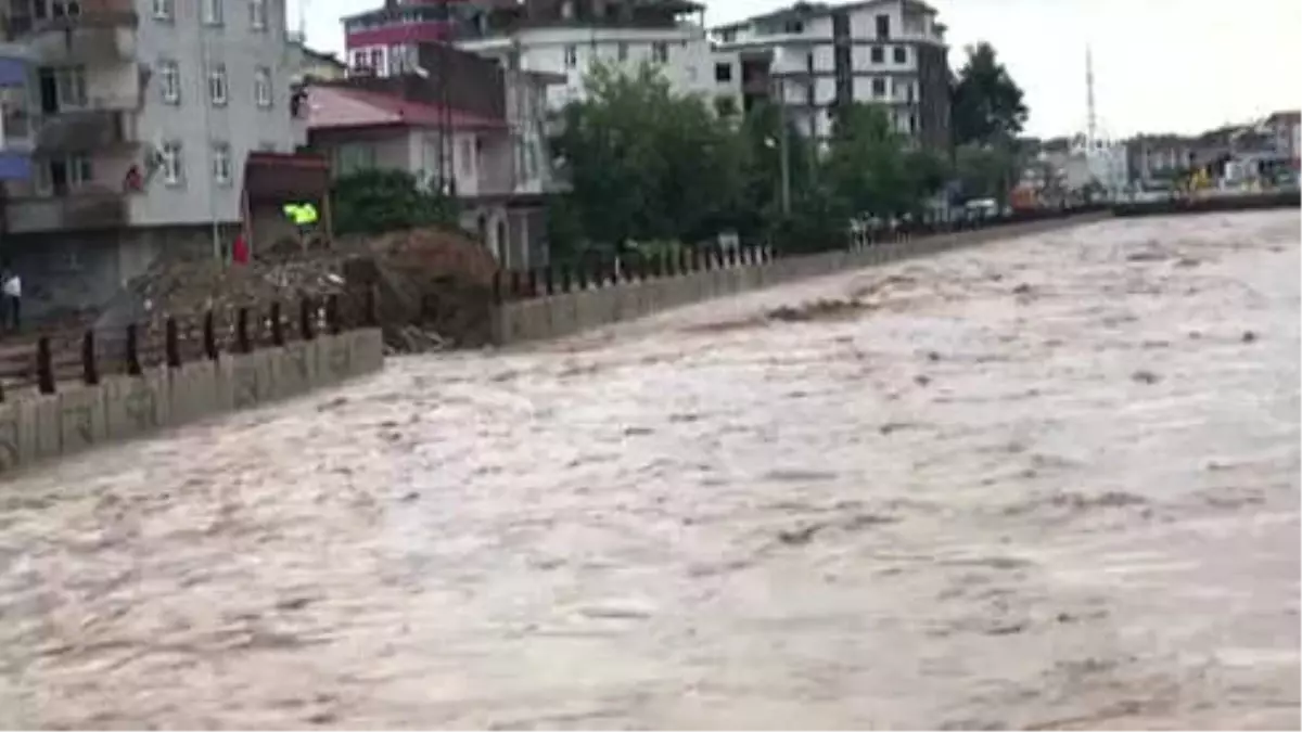 Tabakhane Deresi\'nin Debisi Yağış Dolayısıyla Yükseldi (3)