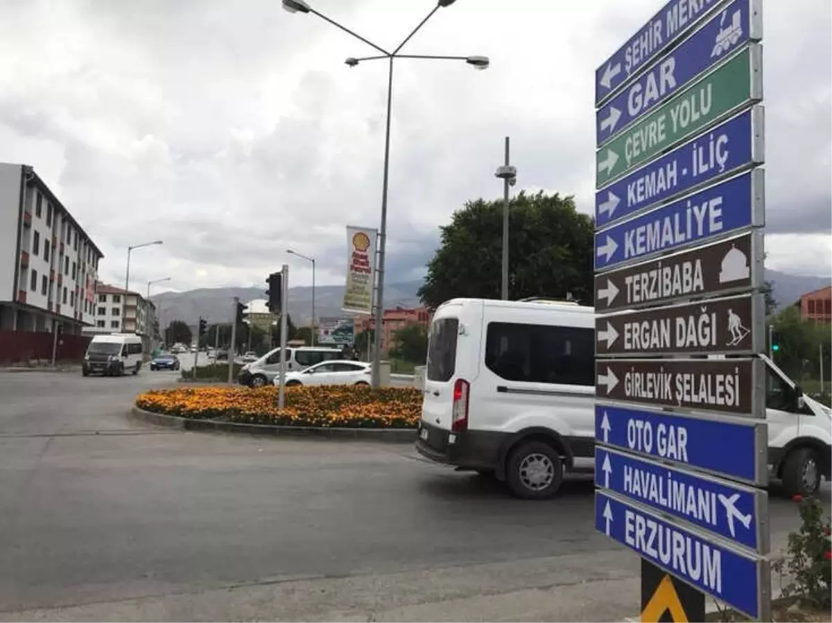 Trafik Levhaları Yenilendi