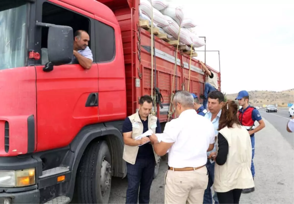 Yozgat\'ta Kurbanlık Hayvan Taşıyan Kamyonlara Sıkı Denetim