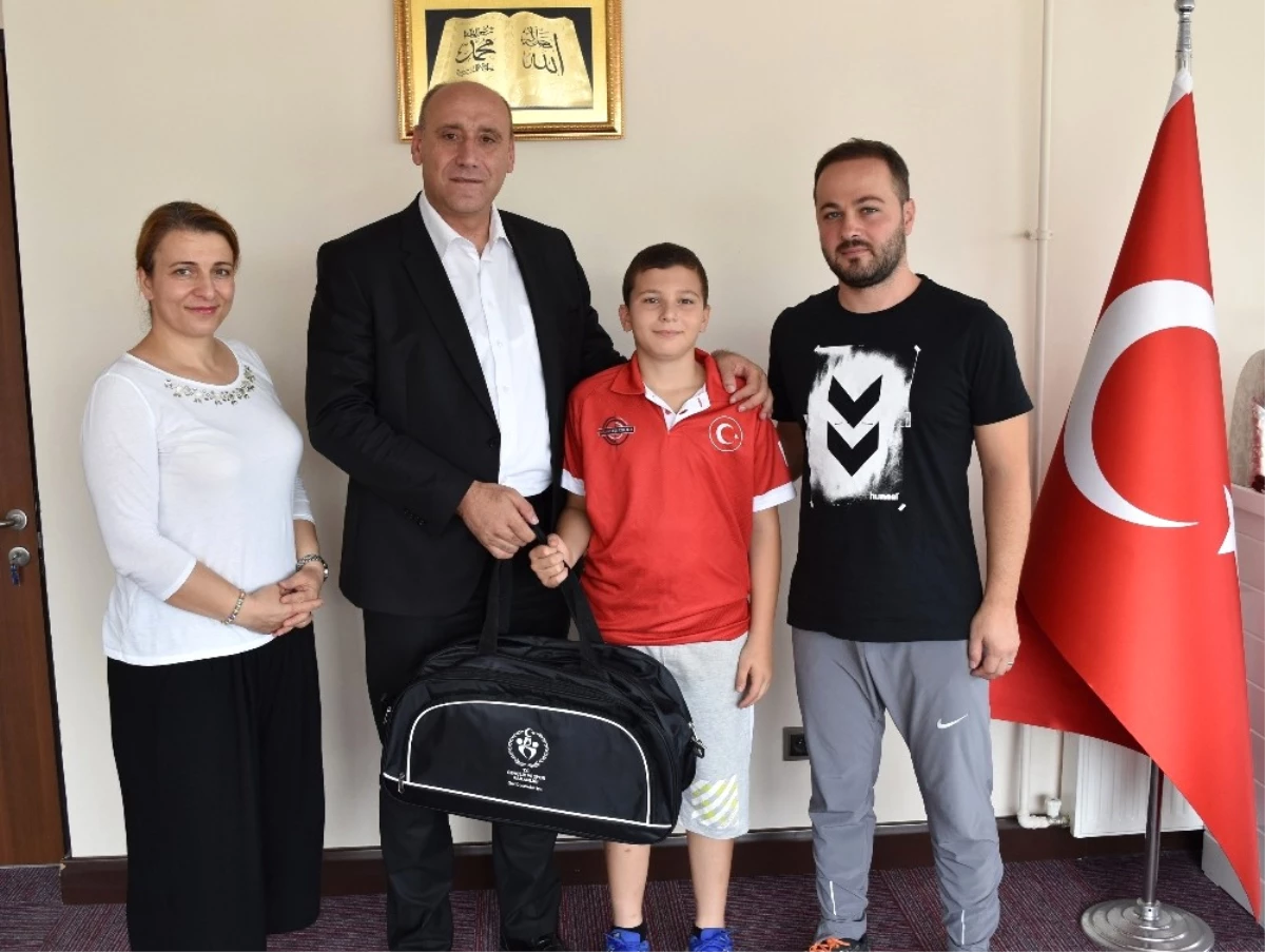 10 Yaşındaki Mehmet Efe\'nin Gözü Türkiye ve Dünya Şampiyonluklarında