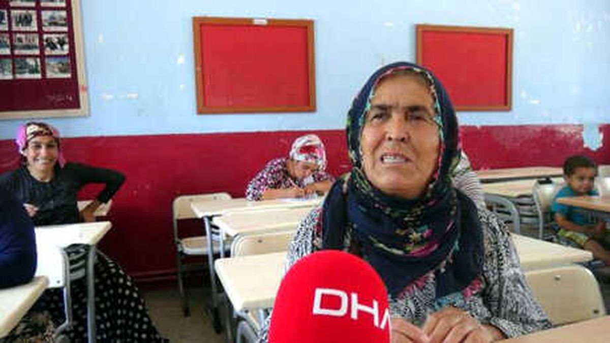 5 Çocuğu Doktor, Öğretmen ve Hemşire Olan Anne Okuma Yazma Kursunda