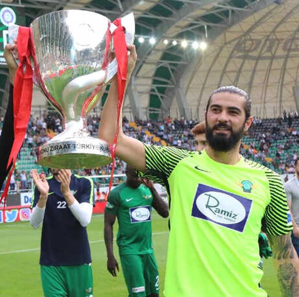 Akhisarspor\'da Fatih Güven Veriyor