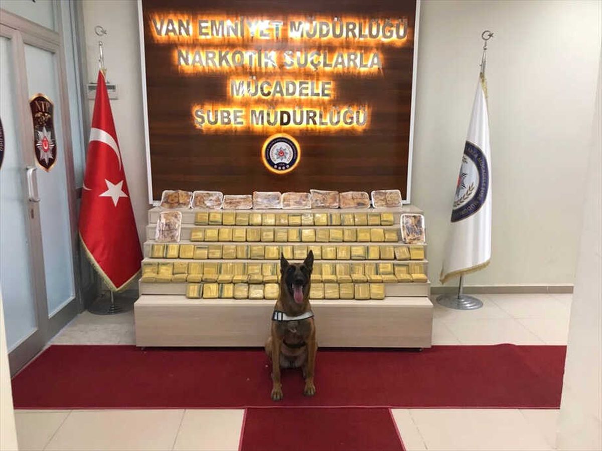 Çöreklerin Arasından 26 Kilogram Eroin Çıktı