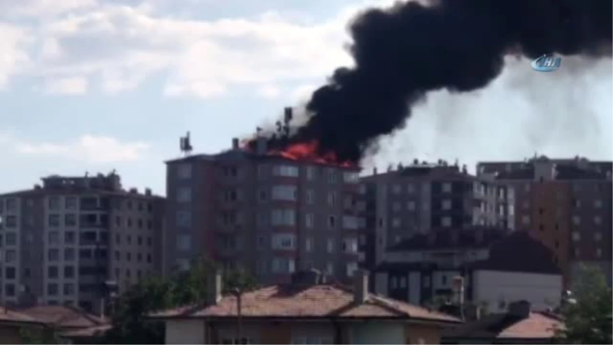 Dumanı Gören Telefona Sarıldı