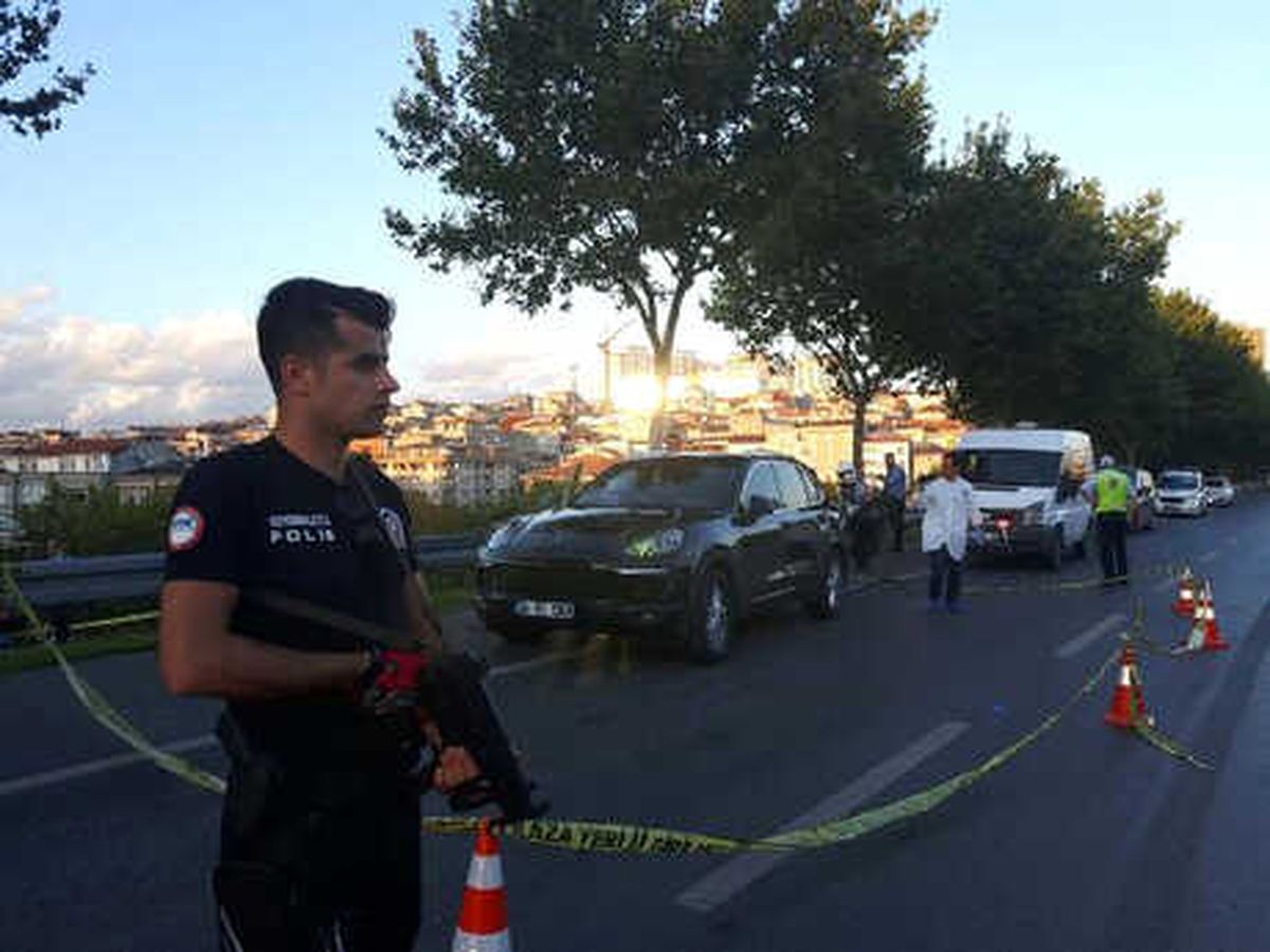 Dur\' İhtarına Uymayan Lüks Araçtakilere Polis Ateş Açtı: 1 Yaralı (1)