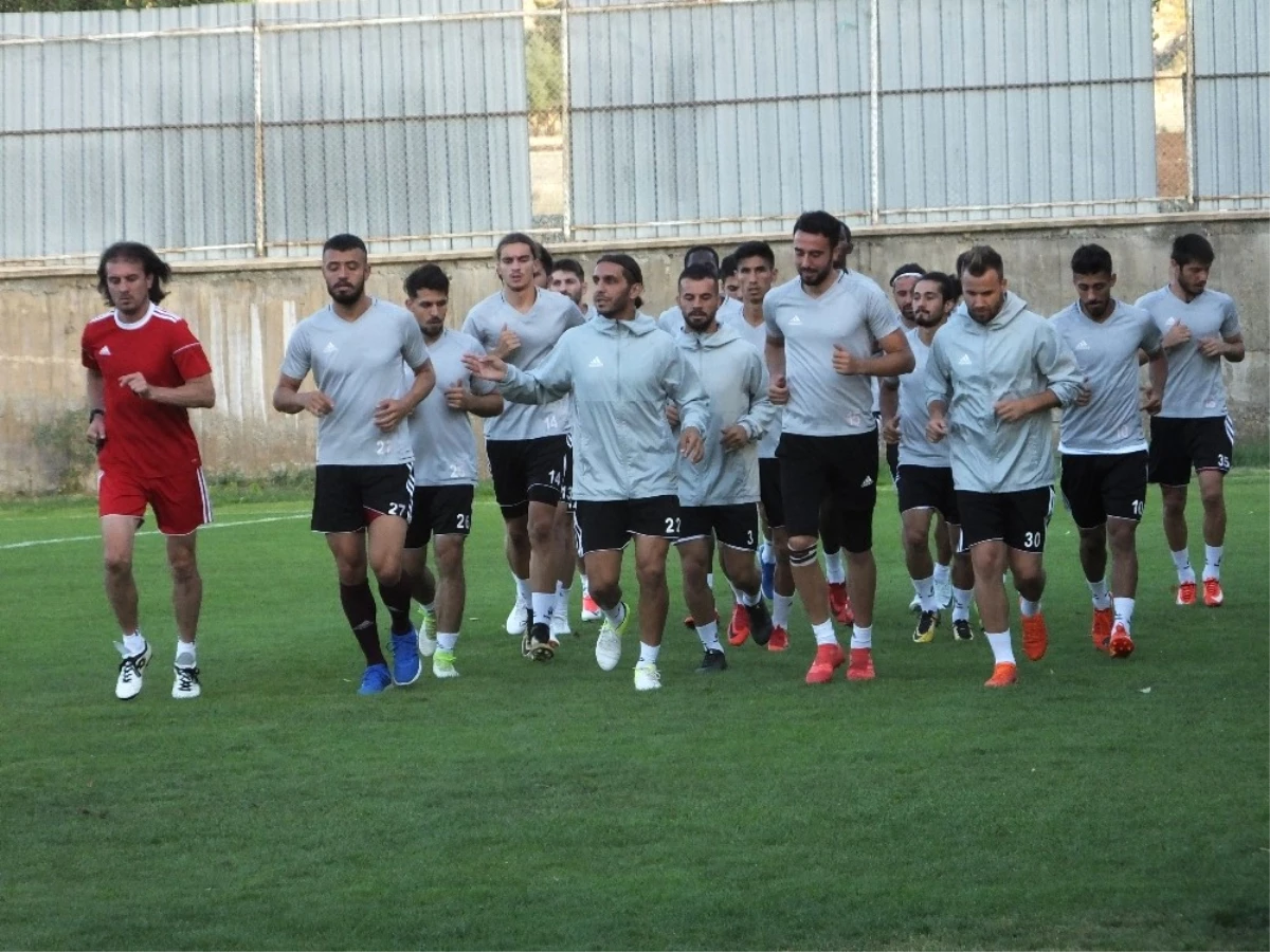Elazığspor 17 Futbolcuyla Adana\'ya Gitti