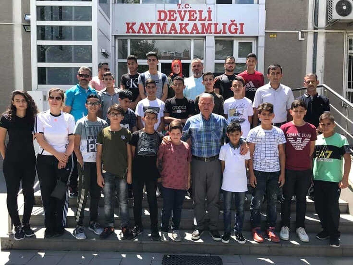 Filistinli Sporcular Develi Kaymakamı Duru\'yu Makamında Ziyaret Etti