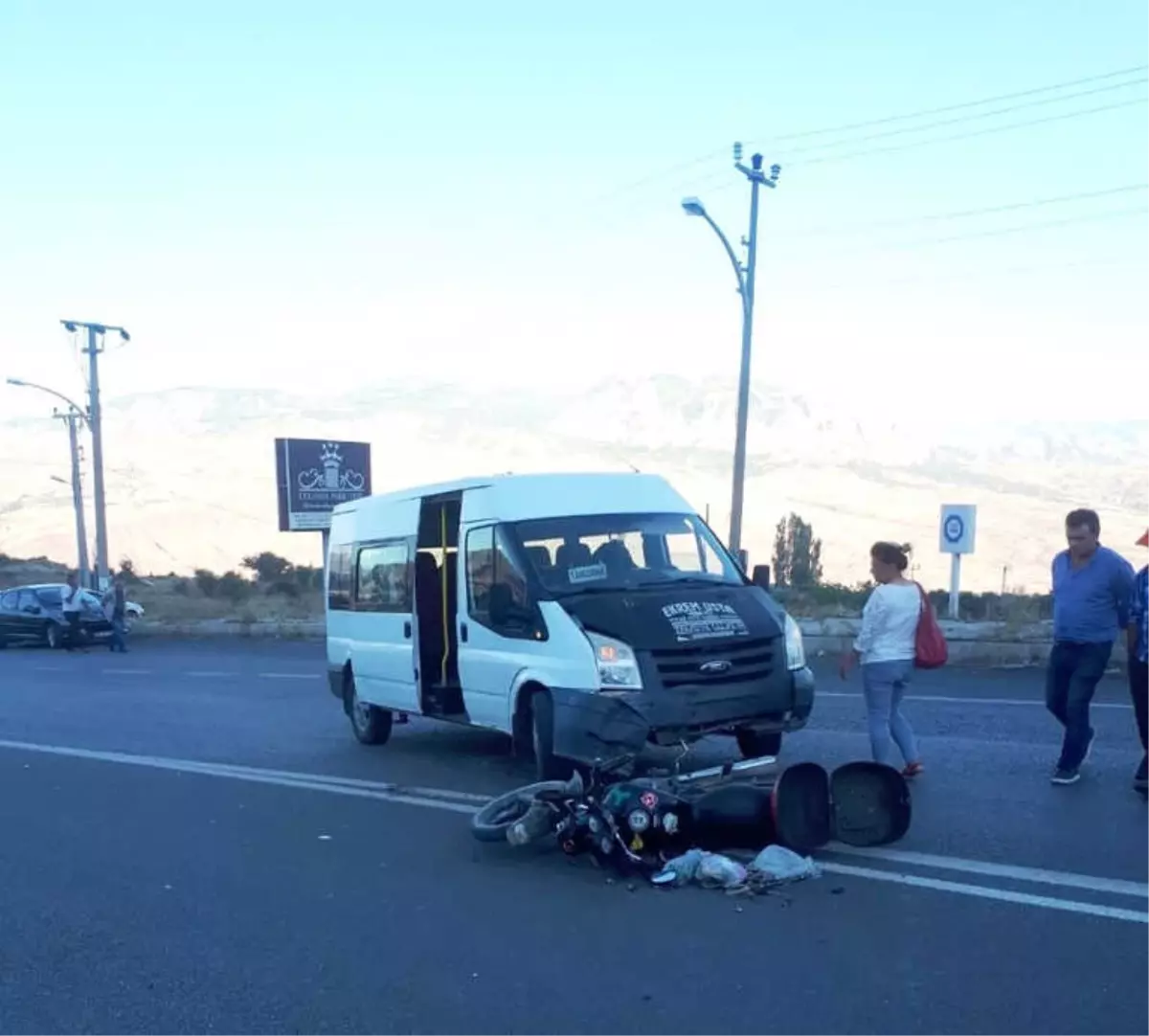 Giresun\'da Motosiklet ile Minibüs Çarpıştı: 2 Yaralı